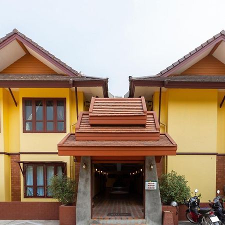 Yellow Tique Hotel Лампанг Экстерьер фото