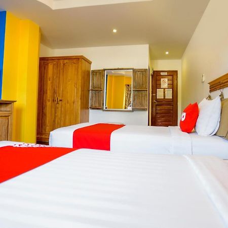 Yellow Tique Hotel Лампанг Экстерьер фото