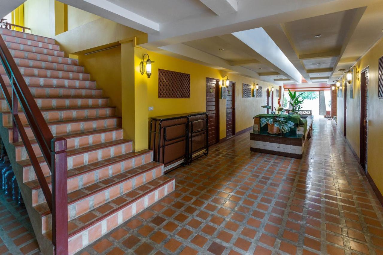 Yellow Tique Hotel Лампанг Экстерьер фото