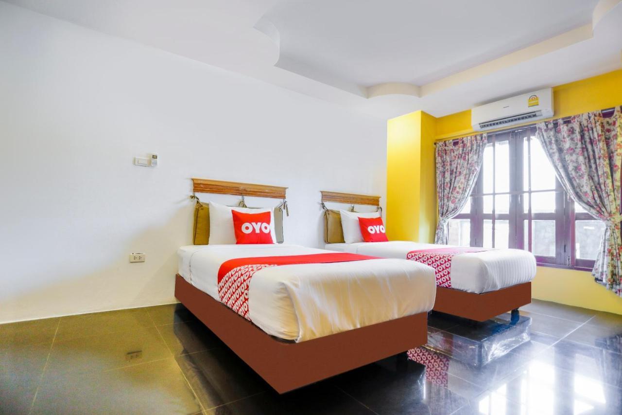 Yellow Tique Hotel Лампанг Экстерьер фото