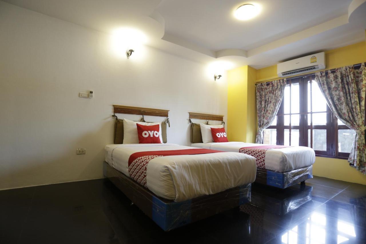 Yellow Tique Hotel Лампанг Экстерьер фото