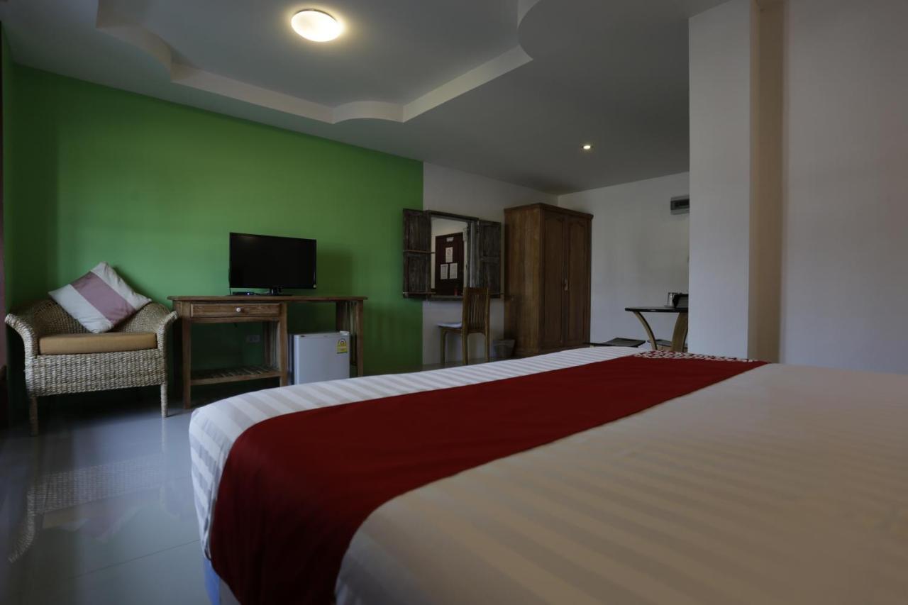 Yellow Tique Hotel Лампанг Экстерьер фото
