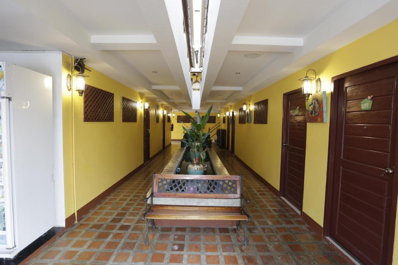 Yellow Tique Hotel Лампанг Экстерьер фото