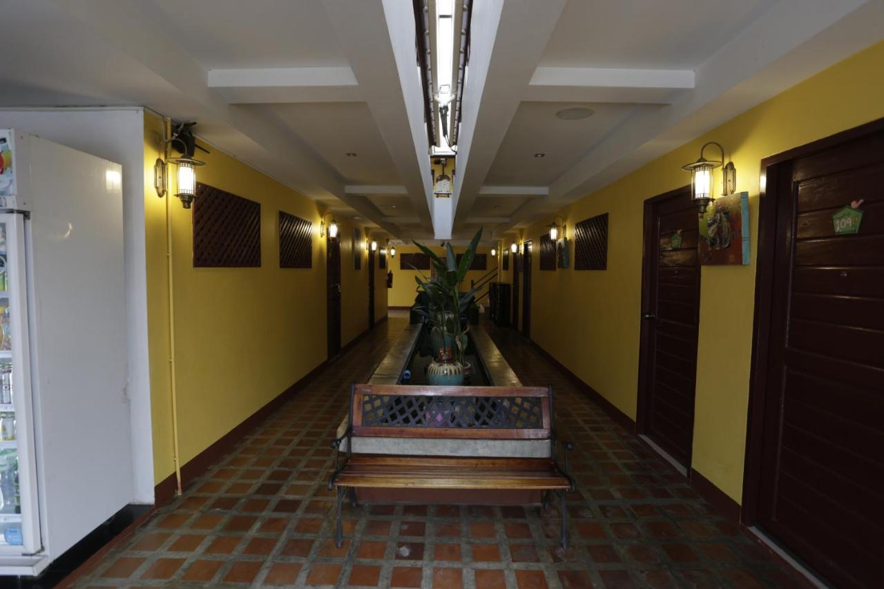 Yellow Tique Hotel Лампанг Экстерьер фото