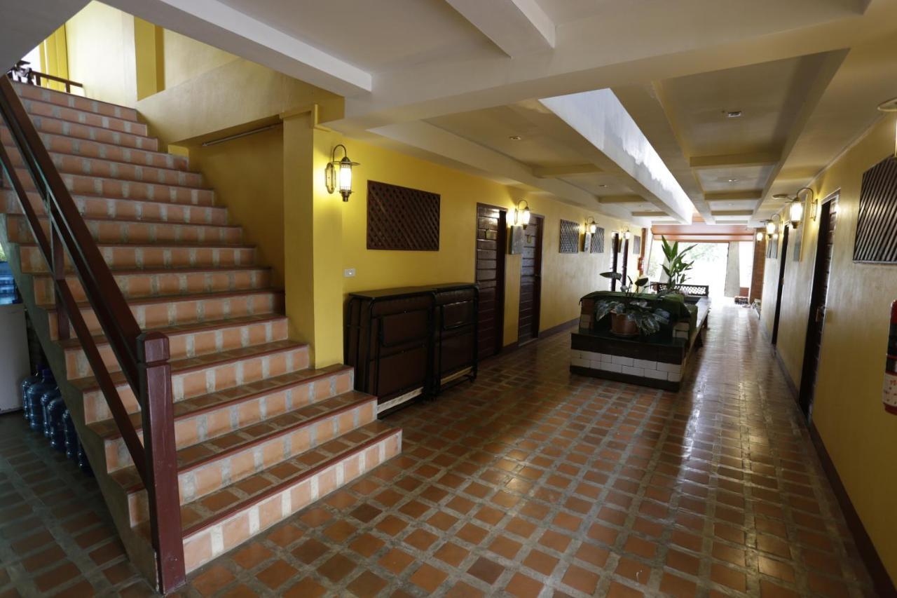 Yellow Tique Hotel Лампанг Экстерьер фото